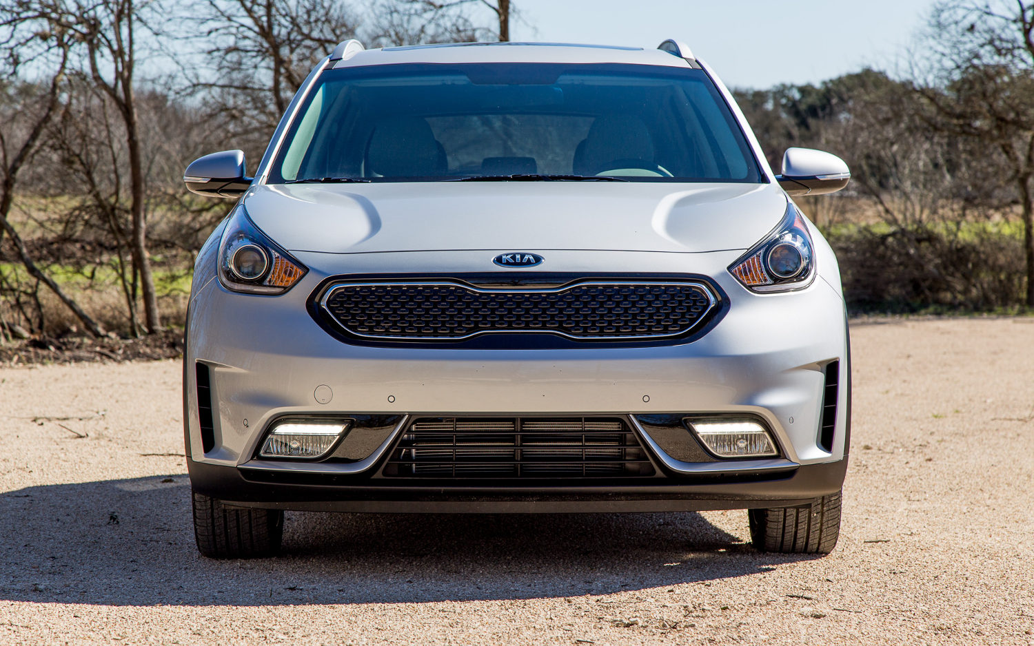 kia-niro-hybrid-2017-suv-drive